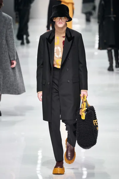 Look 18
